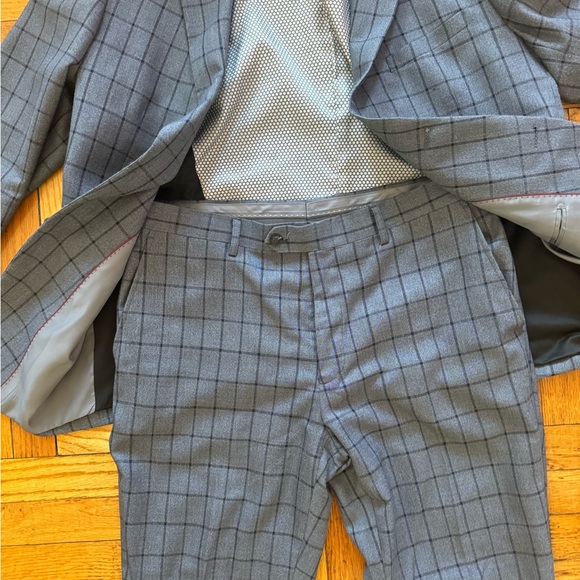 Stylish Suit - Picture 2 of 9